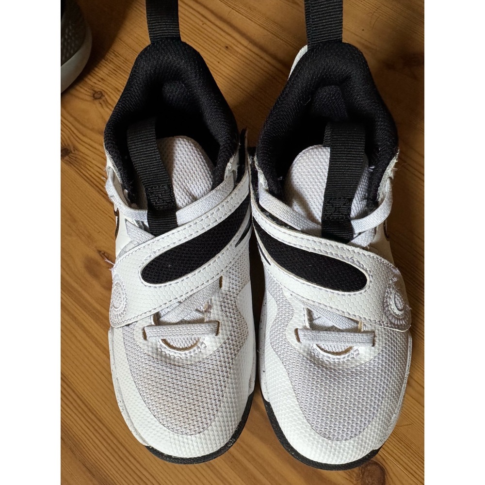 Nike Kyrie Flytrap 6 Kids Basketball Shoes White Black DV8994-100 Size 11C